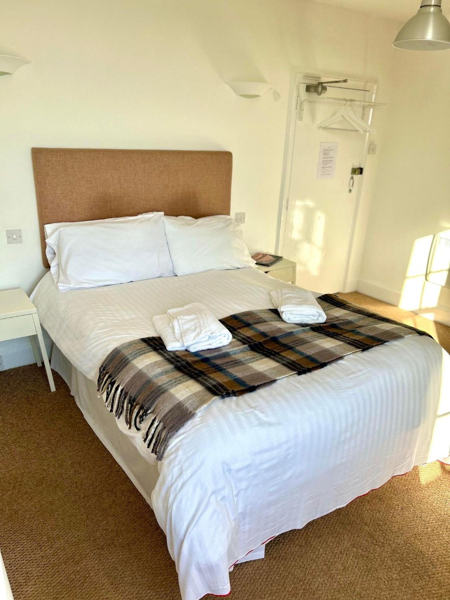 Cadgwith Cove Inn Экстерьер фото