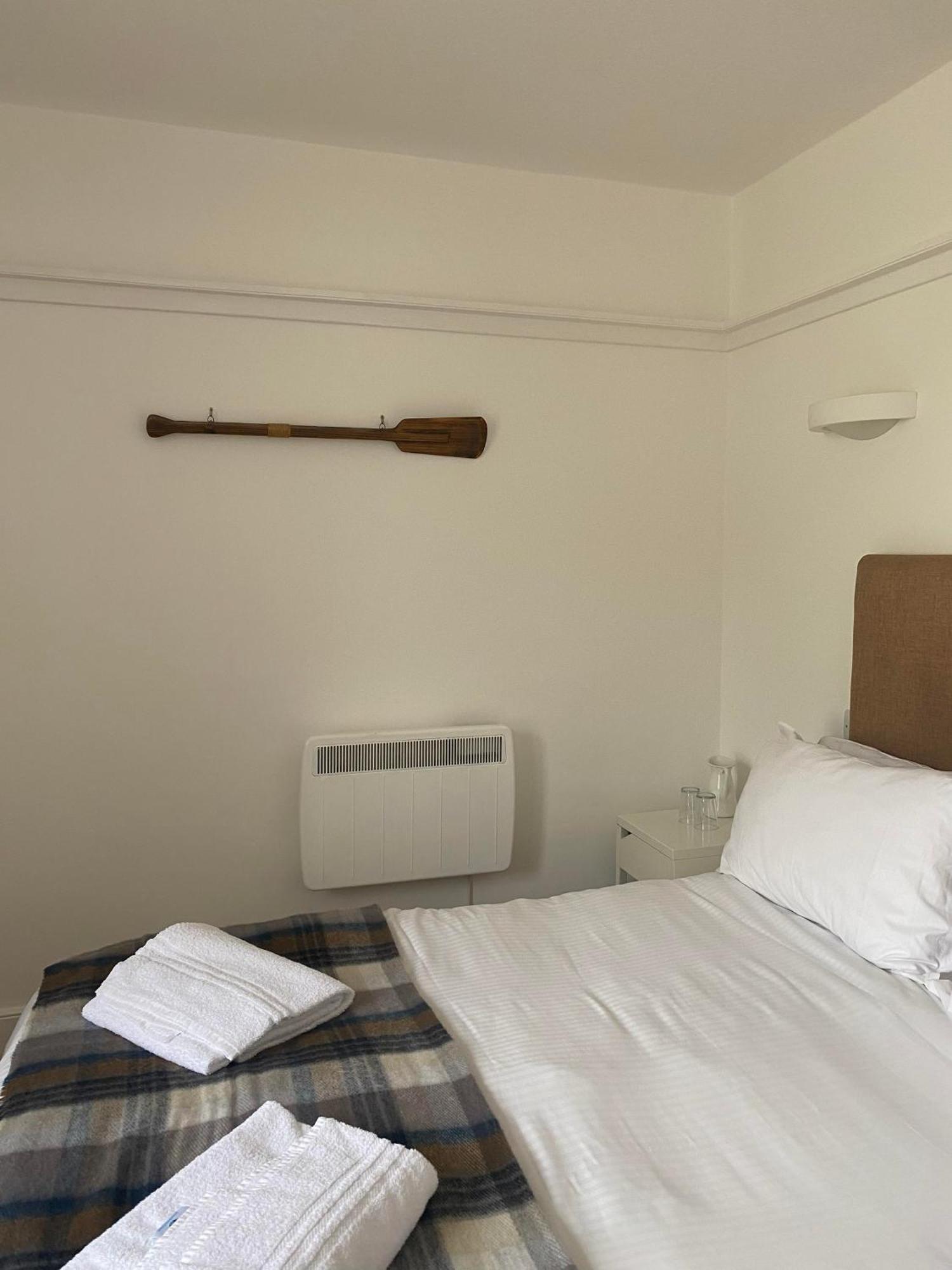 Cadgwith Cove Inn Экстерьер фото