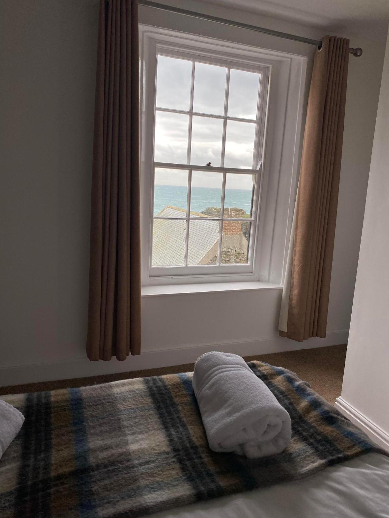 Cadgwith Cove Inn Номер фото